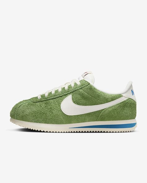 Nike Cortez Vintage Women's Shoes. Nike.com Nike Cortez Green, Nike Cortez Vintage, Suede Shoes Women, Plateau Sneaker, Basket Vintage, Vintage Sneakers, Green Sneakers, Nike Vintage, Vintage Suede