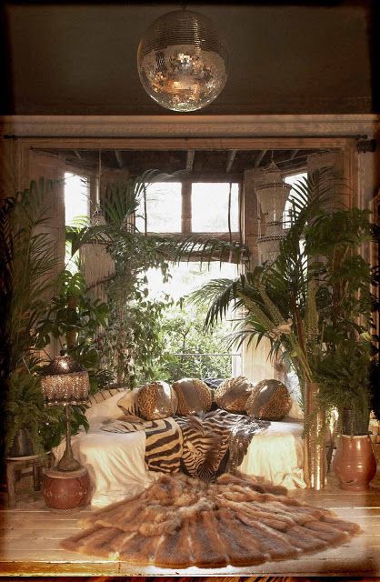 moon to moon Vintage Costal Decor, Seductive Interiors, Jungle Bedroom, Lots Of Plants, A Rug, Dream House Interior, Boho Living, Dream Rooms, Dream House Decor