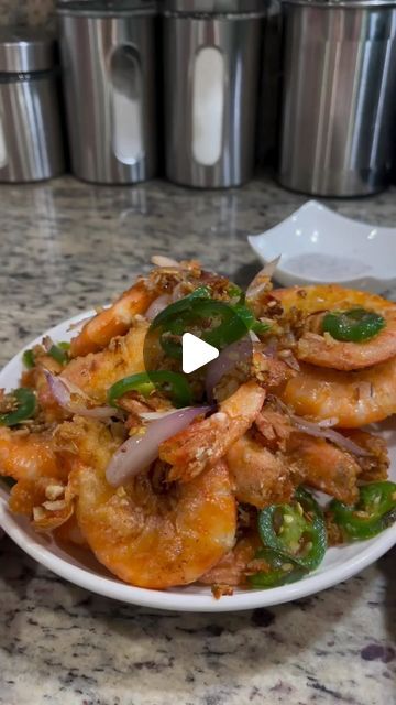 Seafood Network🦞🦐🦀🦑🐙🍤 on Instagram: "Crispy Salt and Pepper shrimp recipe……………..make it at home for a fraction of the price.  @nuocmamafoods   Recipe: •1 tablespoons cooking oil  •2 tablespoon minced garlic (more if preferred) •1-2 jalapeño (sliced) •1/4 cup shallots   Recipe for shrimp 🦐  •18-20 jumbo head on shell on shrimp(deveined) •1/2 teaspoons garlic powder  •1/2 teaspoons onion powder  •1/2 teaspoons ground black pepper  •1/4 cup cornstarch  Mix well. Fry for 2-3 minutes at 400f. Quick fry on high. Will make the shrimp crispy on the outside but not overcooked on the inside. Place on cooling rack to stay crispy.   Salt and pepper seasoning: •1 teaspoons salt  •1 teaspoons ground black pepper  •2 teaspoons sugar  Mix well  1•In a pan or wok add oil, garlic, jalapeño and shallo Jalapeño Shrimp, Pepper Shrimp Recipe, Shallots Recipe, Quick Shrimp Recipes, Stir Fry Shrimp Recipes, Recipe For Shrimp, Shallot Recipes, Salt And Pepper Shrimp, Seafood Dish Recipes