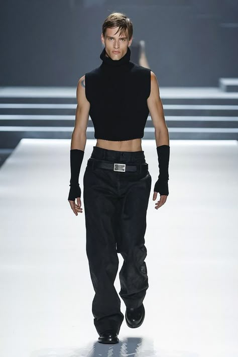 Male Model Outfits, Dolce And Gabbana Men, 남성 근육, Dolce And Gabbana Runway, Fashion Show Themes, Black Outfit Men, Models 90s, Catwalk Models, Model Runway