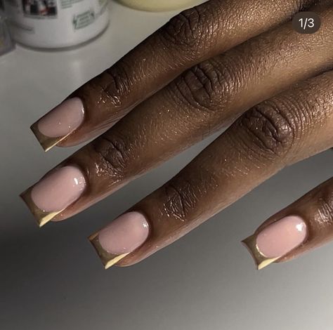 Gold French Nails Square, White And Gold Nails Acrylic Short, Pink Nails With Gold Tips, White And Gold Short Nails, Pink And Gold French Tip Nails, Pink And Gold Nails Short, Gold Nails Acrylic Short, Golden French Tip Nails, Short Chrome French Tip Nails