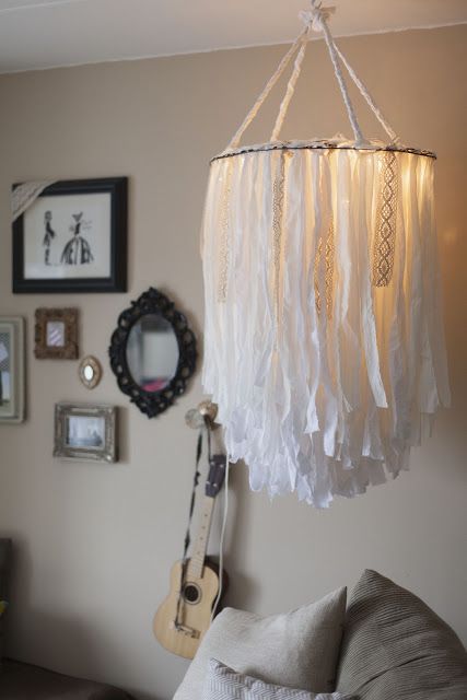 DIY Cloth chandelier - would be so sweet over a nursery glider! Fabric Chandelier, Diy Pendant Light, Diy Lampe, Deco Luminaire, Diy Chandelier, Diy Lamp Shade, Boho Diy, Décor Diy, Diy Lamp