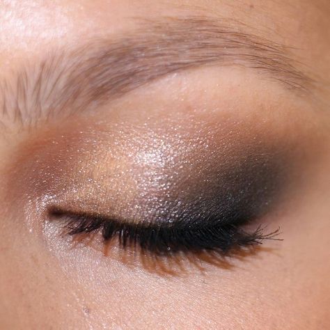 Eyeshadow Aesthetic, Maquillage On Fleek, Smokey Eyeshadow, Smink Inspiration, Smoky Eyes, Gold Eyeshadow, Makijaż Smokey Eye, Smokey Eyes, Eye Makeup Art