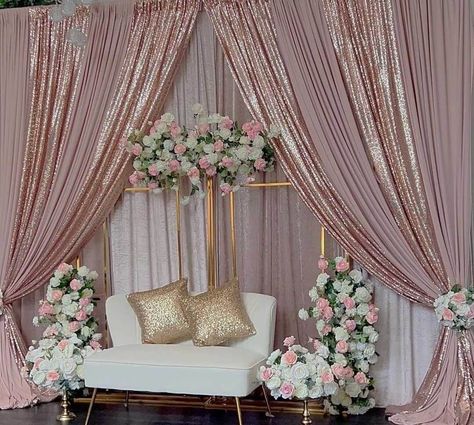 Rose Gold Backdrop Ideas, White And Pink Backdrop, Blush Pink Wedding Backdrop, Rose Gold Photo Backdrop, Rose Gold Wedding Backdrop, Event Showroom, Pink And Gold Backdrop, Pink And Gold Curtains, Pink And White Curtains