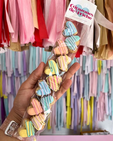 CORAZONES DE FRICHÉ, colores de PASCUA ✨🐣. Galletas de mantequilla decoradas con royal icing. 11piezas de corazones. #Galletastuxtla #frichereposteria #frichegalletas #reposteriatuxtla #pastelestuxtla #minicorazones #galletasdecorazon #galletasminituxtla #galletasdecorazontuxtla February 22, Royal Icing, On Instagram, Instagram