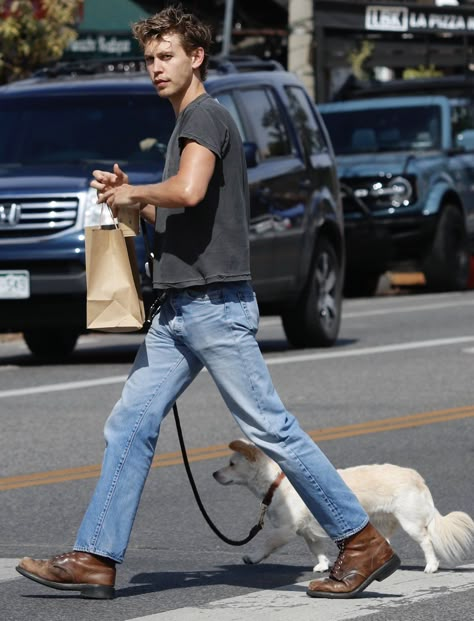 Austin Butler Denim, Nashville Mens Outfits, Italian Summer Outfits Men, Mens Cowboy Style, Austin Butler Style, What To Wear In New York, Summer Cowboy, Italian Summer Outfits, Essential Fashion