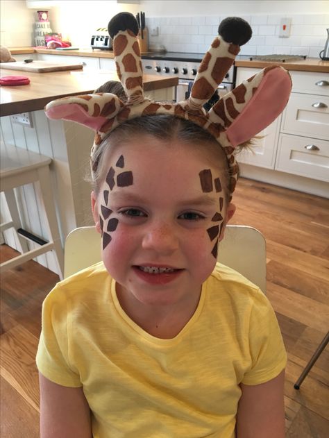 Giraffe Face Paint Easy, Giraffe Costume Diy Kids, Giraffe Face Painting, Diy Giraffe Costume Kids, Safari Face Paint, Giraffe Costume Kids, Giraffe Face Paint, Giraffe Halloween Costume, Giraffe Makeup