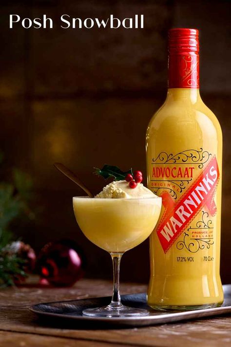 An easy cocktail receipe for the classic Warnicks Advocaat Snowball. Start the season in style by sipping this cocktail! #Cocktail #Recipe #Advocaat #Snowball Retro Cocktail Bar, Snowball Cocktail, Snowball Drink, Snowball Cocktail Recipe, Homemade Spirits, Christmas Cocktail Recipes, Holiday Party Treats, Best Christmas Cocktails, Drinks Poster