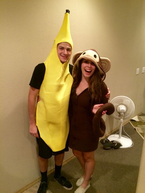 Monkey and a Banana for a couples Halloween costume! Monkey And Banana Costume Couple, Couples Animal Costumes, Banana Costume Women, Monkey And Banana Costume, Monkey Costume Women, Monkey Costume Diy, Bestie Costumes, Monkey Teddy, Banana Halloween Costume