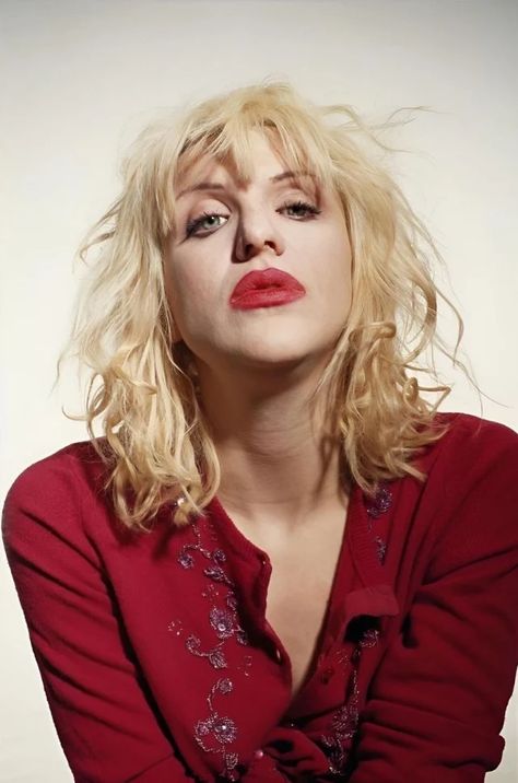 Courtney Love 90s, Courtney Love Hole, Kurt And Courtney, Riot Grrrl, Courtney Love, Punk Girl, Rock Groups, I'm With The Band, Love Posters