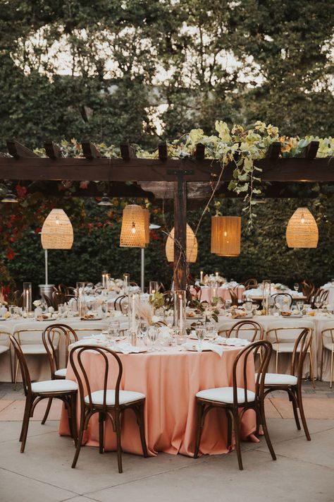 Modern boho glam wedding at Franciscan Gardens with a neutral color palette - 100 Layer Cake Pink Wedding Tables, Modern Boho Glam, Modern Veil, Boho Glam Wedding, Franciscan Gardens, Tables Wedding, Wedding Table Designs, Modern Boho Decor, Wedding Party Ideas