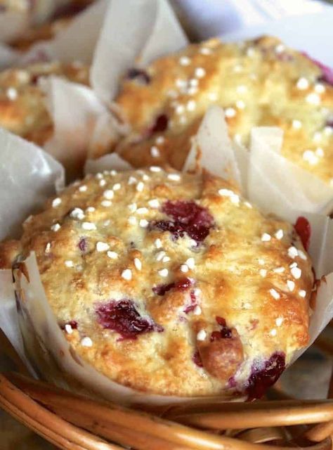 Cranberry and Orange Yogurt Muffins Plum Muffins, Best Muffin Recipe, Orange Yogurt, Donuts Recipes, Yogurt Muffins, Cranberry Orange Muffins, Orange Muffins, Food Fest, Cranberry Muffins