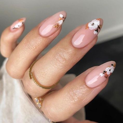 Elegant Flower Nails, Oval Shaped Nails, August Nails, Maroon Nails, Summer Toe Nails, Floral Nail Designs, Spring Nail Designs, Floral Nail, Floral Nail Art