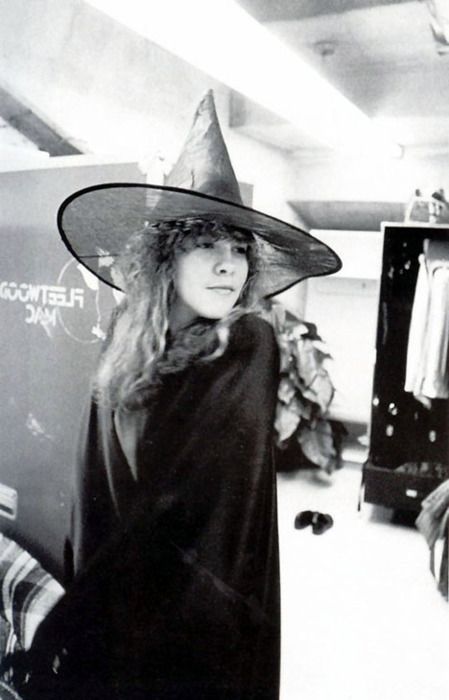 stevie nicks of fleetwood mac. <3 Stevie Nicks Witch, Buckingham Nicks, Stevie Nicks Style, Stephanie Lynn, Ancient Queen, Lindsey Buckingham, Stevie Nicks Fleetwood Mac, Season Of The Witch, I'm With The Band