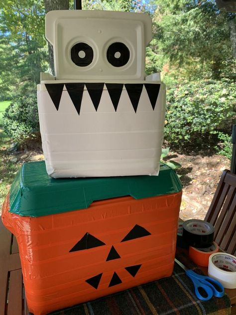 Reuse an old cooler for quick halloween decorations outside front door. Upcycled cooler idea for halloween. #hometalk #halloweendecorationidea #quickhalloweendecor Cheap Easy Halloween Decorations, Halloween Decorations Outside, Front Porch Diy, Decoupage Pumpkins, Porch Diy, Candy Buckets, Painting Pumpkin, Cheap Halloween Decorations, Idea For Halloween