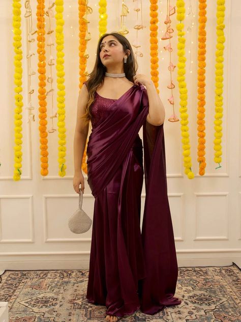 Cute Saree Look, Wine Colour Saree For Farewell, Saree Ideas For College Fest, Farewell Poses With Boyfriend In Saree, Wine Satin Saree, Wine Color Saree, Saree For Farewell, Latest Saree Trends, Farewell Sarees