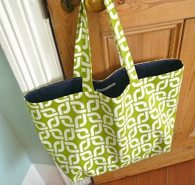 Handmade Jane: Reversible Bag tutorial Market Tote Bag Pattern, Grocery Bag Pattern, Shopping Bag Pattern, Tote Bag Pattern Free, Bag Tutorials, Trendy Sewing Projects, Diy Sewing Tutorials, Reversible Bag, Tote Bag Tutorial