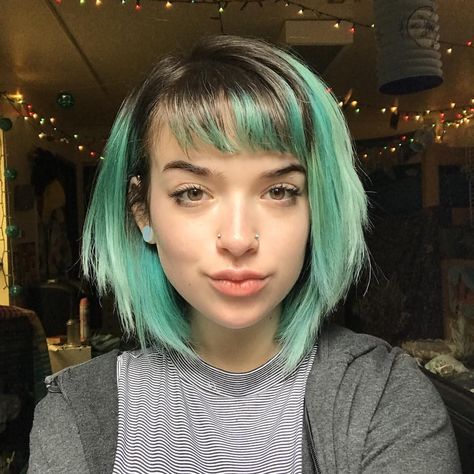 Xoe Arabella, My Roots, Taking Selfies, Edgy Hair, Haircut And Color, Alternative Girls, I Cant Even, Green Hair, Bobs Haircuts