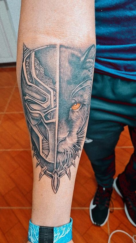 Wakanda Lip Tattoo, Black Panther Tattoo, Avengers Tattoo, Idea Tattoo, Panther Tattoo, Tattoo Board, Marvel Tattoos, Scorpion Tattoo, Superhero Cosplay