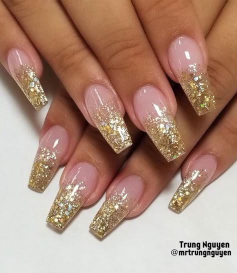 15 Nails, Stars Nails, Glitter Tip Nails, Almond Nail Art, Gold Acrylic Nails, Red Acrylic Nails, Gold Glitter Nails, Nails Glitter, Nail Designs Glitter