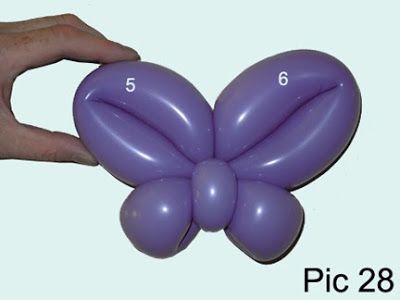 Balloon animals twisting instructions: Mickey and Minnie mouse balloon hat Diy Halloween Luminaries, Mickey Mouse Balloon, Butterfly Balloon, Minnie Mouse Balloons, Mickey Mouse Balloons, Balloon Hat, How To Make Balloon, Twisting Balloons, Butterfly Balloons