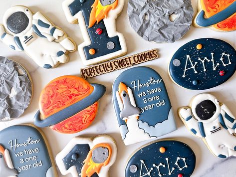 🚀2 space sets last week! A baby shower and 1st birthday! They were so fun to complete!! ☄️ Thank you for the space transfer sheet and inspiration @hanamade.cookies #customcookies #customdecoratedcookies #royalicingcookies #decoratedsugarcookies #smallbusiness #coloradosmallbusiness #northglenn #thornton #colorado #coloradocookier #custombirthdaycookies Space Themed Desserts, Almond Sugar Cookies, Birthday 12, First Trip Around The Sun, Astronaut Birthday, 1st Birthday Themes, Star Cookies, Baby Boy 1st Birthday, Birthday Party Food