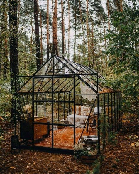 Greenhouse Design, Green Room Decor, Garden Room Ideas, Eco Lodge, Backyard Greenhouse, Weekend House, Amazing Buildings, Lake Pictures, Magical Garden