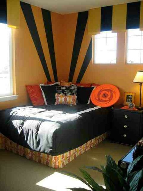 Skate Room Ideas Hufflepuff Bedroom Decor, Hufflepuff Room Ideas, Hufflepuff Bedroom Ideas, Hufflepuff Room Decor, Harry Potter Camera, Hufflepuff Bedroom, Hufflepuff Room, Hufflepuff Common Room, Harry Potter Bedroom Decor