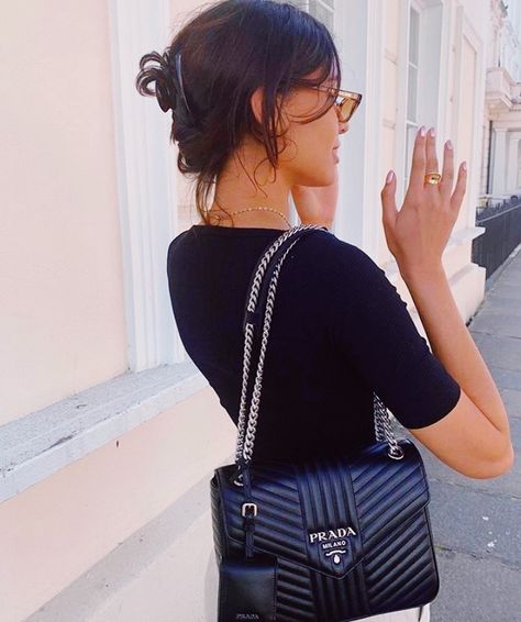 @classystreetweargirls on ig | fashionwhoree | VSCO Prada Bag Aesthetic, Prada Bag Outfit, Bag Prada, Bags Aesthetic, Prada Handbags, Stylish Bag, Bags Designer Fashion, Chanel Boy Bag, Gossip Girl