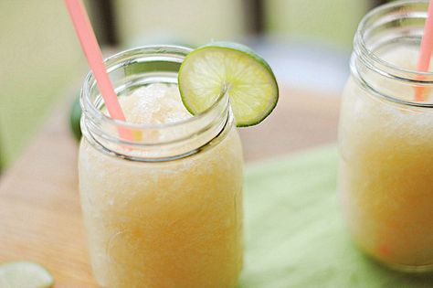 Party-worthy beeritas Beer Margarita, Frozen Limeade, Superbowl Appetizers, Margarita Recipes, Party Drinks, A Drink, Cocktail Drinks, Drink Recipes, Mixed Drinks