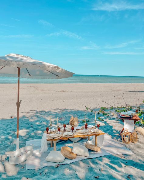 ✨ Celebrating the bride-to-be with a dreamy beachside picnic! 🌊🌿 Soft sands, ocean breeze, and chic vibes make for an unforgettable bachelorette bash. 🥂💍 —Let’s toast to love, laughter & happily ever after 🤍 #paradisepicnics #picnic #bachelorette #boho #picnics Picnic Bachelorette, Chic Vibes, Ocean Breeze, Happily Ever After, Ever After, Palm Beach, Toast, Paradise, Let It Be