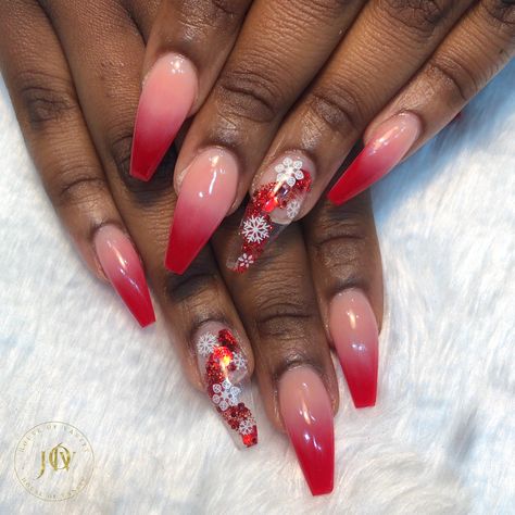 HOUSE OF VANITY on Instagram: “Red Ombré x snowflakes . . . . . . . . . . #nails #ombrenails #red #glitter #snowflakes #nailsofinstagram #nailsoftheday #nailsonfleek…” Red Glitter Christmas Nails Sparkle, Ombré Christmas Nails, Christmas Ombre Nails Winter, Ombre Red Nails, Snowflakes Nails, Red Ombre Nails, Glitter Snowflakes, Fancy Nails Designs, Ombre Acrylic Nails