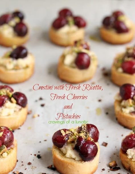 Crostini With Ricotta, Amuse Bouche Ideas, Fresh Ricotta, Fancy Appetizers, Crostini Recipes, Food Appetizers, Cold Appetizers, Fresh Cherries, Snacks Für Party