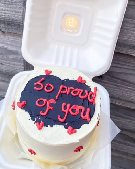 Congratulations On Your Break Up Cake, Congratulations Cake Aesthetic, Proud Of You Cake, You Did It Cake, New Job Cake Ideas, Congratulations Cake Design, Congrats Cake, Congratulations Cake, Birthday Cake For Boyfriend