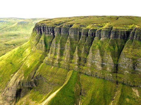 Formed hundreds of millions of years ago, this limestone formation hovers over Sligo like something from a fantasy novel. Benbulben's paved trails make it a popular destination for hikers and climbers, but the peak is perhaps best known for its literary associations. Irish poet W. B. Yeats drew inspiration from the mountain and its surrounding landscapes, most notably in his 1938 poem "Under Ben Bulben." Benbulben Mountain, Ireland Beauty, Places In Ireland, Melted Buildings, Ross Castle, Ireland Map, Ireland Landscape, Conde Nast Traveler, Rock Pools