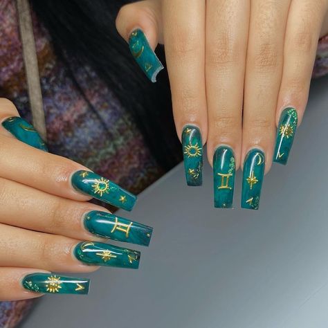 Nail Designs Emerald, Nail Designs Emerald Green, Birthday Nails Gemini, Gemini Nails Designs, Sagittarius Birthday Nails, Gemini Nail Ideas, Libra Nails Design, Gemini Birthday Nails, Zodiac Nail Art