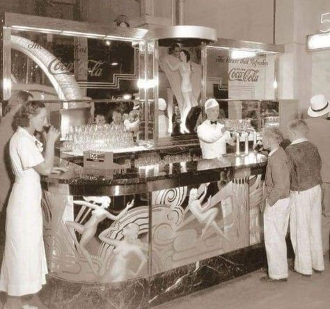 Soda Fountain Bar, Dental Quiz, Malt Shop, Vintage Diner, Retail Signs, Soda Fountain, Vintage Life, Art Deco Period, Interior Deco