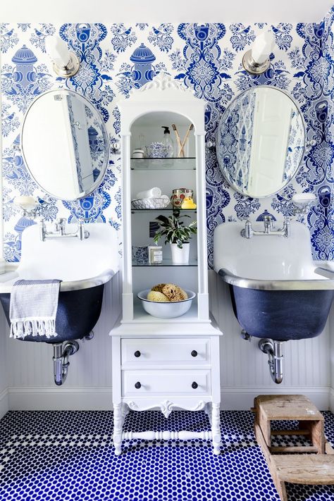 Traditional Bathroom Cabinets, Bathroom Sink Storage, Bathroom Space Saver, Vintage Shelving, Bathroom Basket Storage, Cabinet Bathroom, Seaside Decor, Blue Toile, Tiny Bathrooms