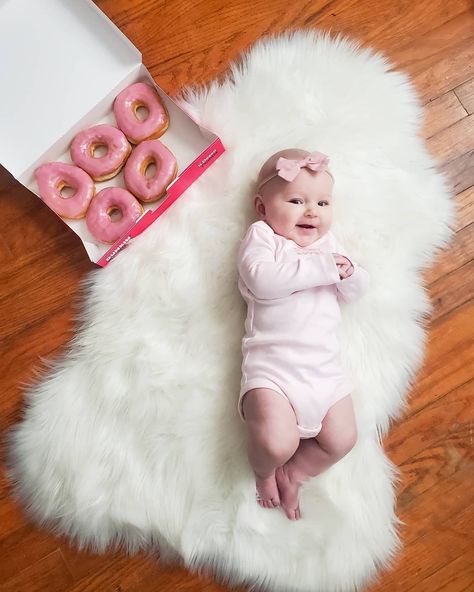 Donut Milestone Pictures, 4 Month Photoshoot Ideas, Milestone Ideas, 2 Month Baby, Fuzzy Rug, Baby Milestones Pictures, Monthly Baby Pictures, Baby Milestone Photos, Milestone Photos