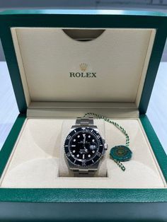 Rolex For Man, Watch For Men Luxury, Rolex Black Watch, Rolex Black Dial, Watch Collection Mens, Rolex Watches For Men Most Expensive, 2030 Vision, Expensive Gifts For Men, Rolex Hulk