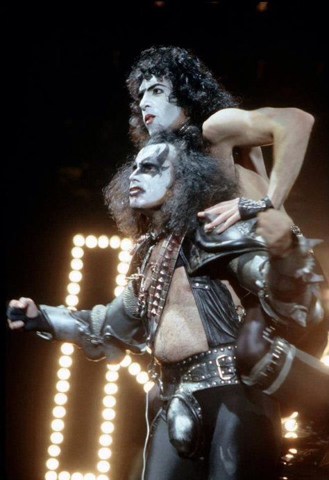 😍😍😍 Paul Kiss, Gene Simmons Kiss, Vinnie Vincent, Eric Carr, Peter Criss, Ace Frehley, Paul Stanley, Gene Simmons, Kiss Band