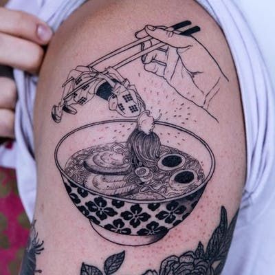 Ramen Girl tattoo by Oozy #Oozy #ramentattoos #blackandgrey #linework #illustrative #chopsticks #hand #girl #noodles #ramen #soup #bowl #pattern #egg #narutomaki #kimono #foodtattoo Korean Tattoo Artist, Food Tattoos, Korean Tattoos, Tattoo Trend, Inspiration Tattoos, Gorgeous Tattoos, Fine Line Tattoos, S Tattoo, Line Tattoos