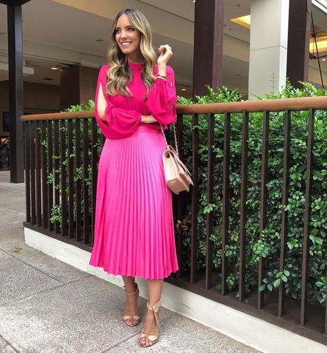 Pleated Maxi Skirts, Pink Skirt Outfits, Hot Pink Skirt, Pleated Skirt Outfit, Pink Pleated Skirt, Pleated Skirt Dress, Elegant Outfits, Pleated Long Skirt, Pleated Maxi Skirt