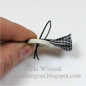 Fork Bow, Scrapbook Tricks, Cuttlebug Ideas, Bow Tying, Paper Craft Techniques, Buttons And Bows, Paper Craft Tutorials, Card Embellishments, Card Making Tips