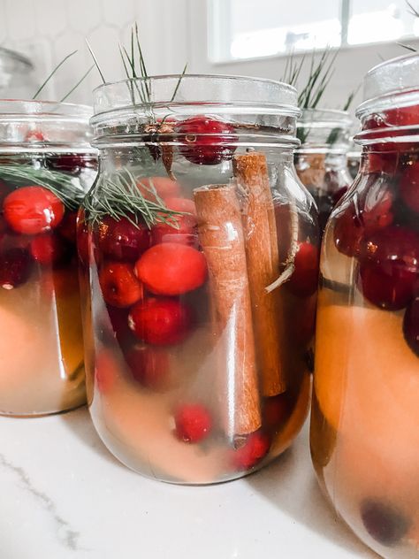 My Famous Holiday Simmering Stovetop Potpourri Recipe - Lovely Lucky Life House Smell Like Christmas, Potpourri Recipe, Holiday Potpourri, Smell Like Christmas, Homemade Potpourri, Potpourri Gift, Simmer Pot Recipes, Stove Top Potpourri, Simmering Potpourri