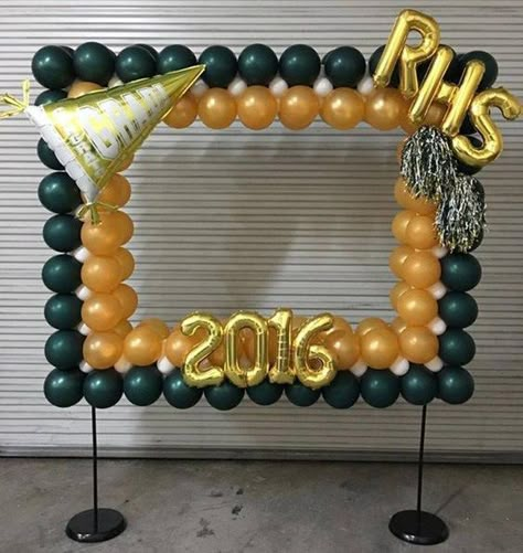 Cool Graduation Selfie station! - See more graduation Party ideas on B. Lovely Events Prom Balloons, 5th Grade Graduation, Reunion Decorations, Deco Ballon, Senior Graduation Party, Banquet Ideas, Graduation Party High, Graduation Open Houses, Graduation Party Planning