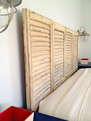 Old Shutters Decor, Shutter Headboard, Shutter Headboards, Shutters Repurposed Decor, Bedroom Shutters, Old Window Shutters, Wooden Wallpaper, Repurposed Headboard, Shutter Decor