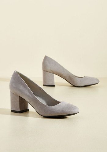 East Lion Corp./Qupid Cue the Classics Block Heel in Stone Grey Block Heels, Trendy Womens Shoes, Grey Heels, Simple Shoes, Velvet Heels, Vintage Heels, Block Heel Shoes, Lovely Clothes, Grey Shoes