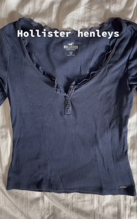 Hollister Henley Top Outfit, Holister Outfits Aesthetic, Hollister Aesthetic, Hollister Outfits, Hollister Clothes, Henley Top, Outfits Aesthetic, Hollister, Aesthetic Fashion