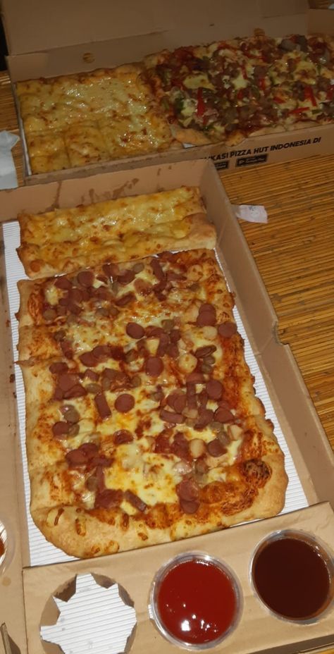 Pizza Pizza Hut Snapgram, Cheese Food, Food Drinks Dessert, Pizza Hut, Hawaiian Pizza, Cheese Recipes, Pizza, Dessert, Cheese